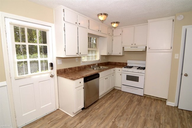 Building Photo - 3 br, 2 bath House - 2418 GREEN FORREST Dr