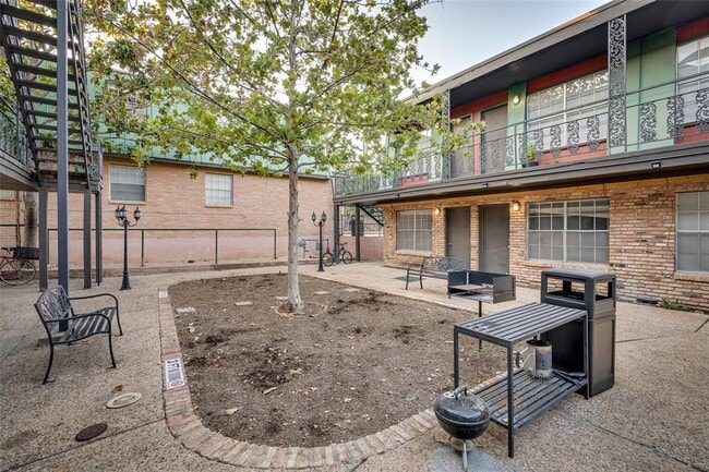 Foto del edificio - 311 E 31st St