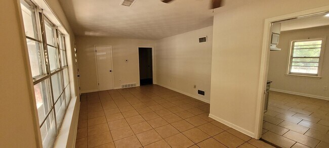 Foto del edificio - 3164 Beauchamp Dr
