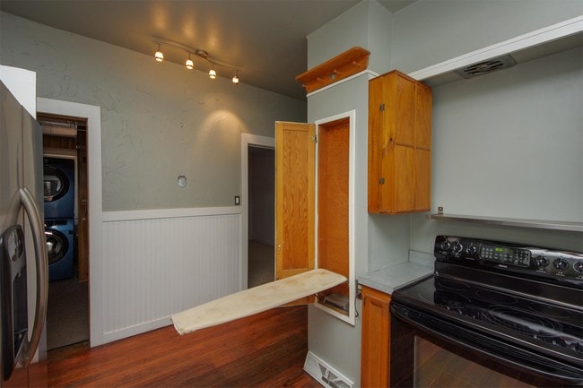 Building Photo - 5627 Yarrow St