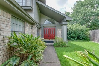 Building Photo - 11310 Chiselhurst Way Ct