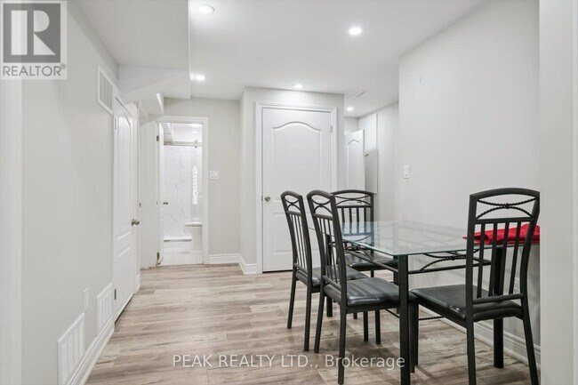 Photo du bâtiment - 70 Daffodil Pl