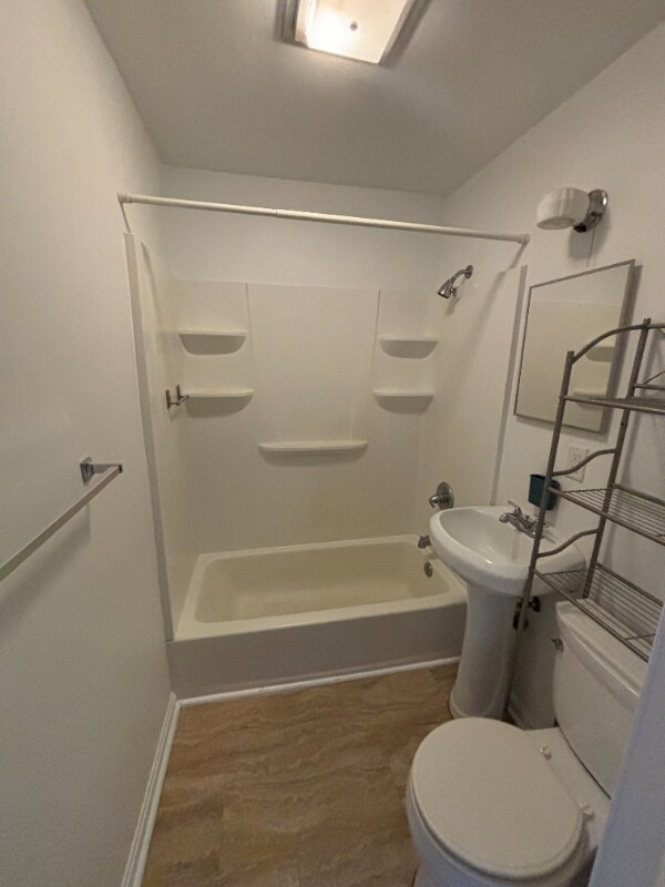 Foto del edificio - 319 Holly Ct