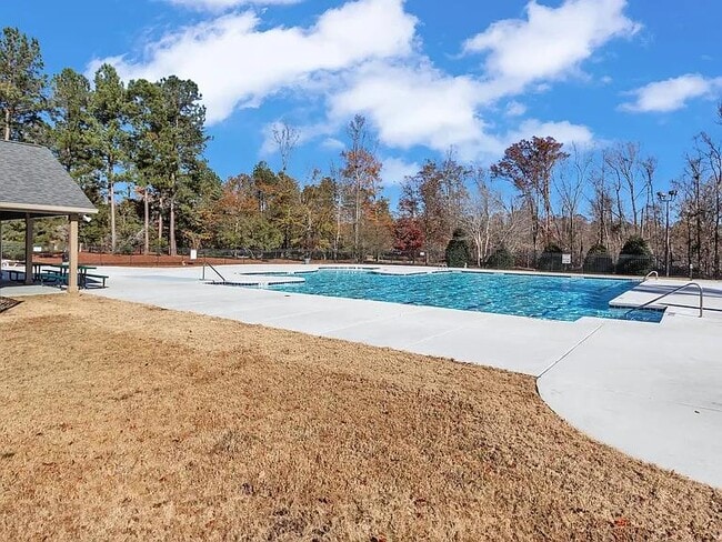 Building Photo - 1042 Linsmore Ave