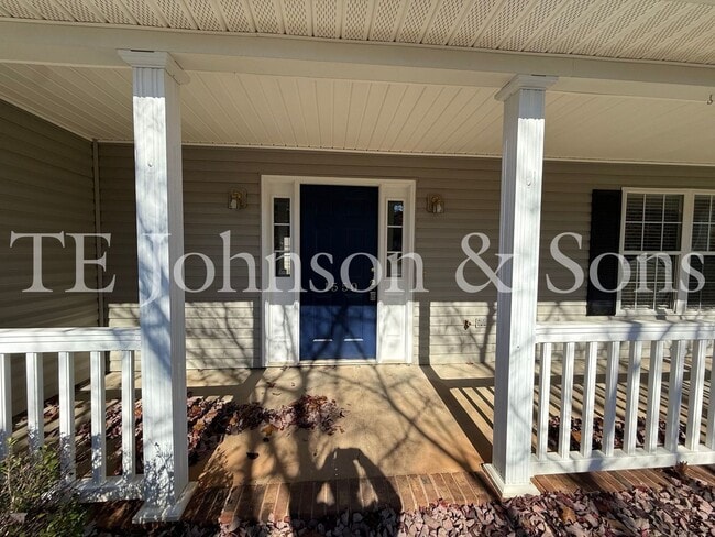 Photo - Spacious 4 Bedroom Home with Modern Comfor...