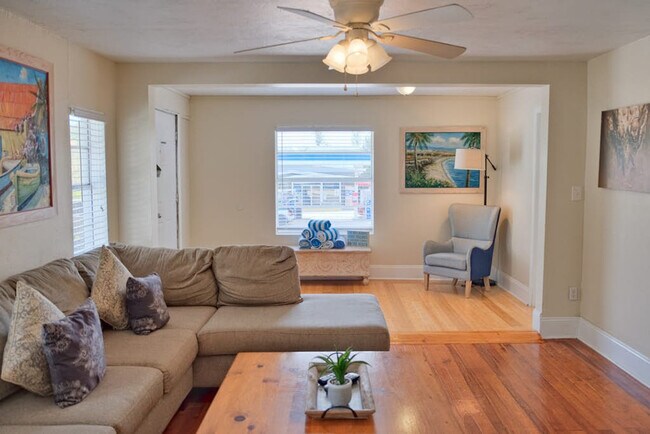 Building Photo - 3018 Gulf Dr