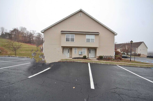 Building Photo - 1022 Maggie Rd
