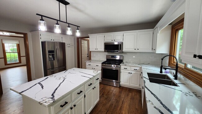 Building Photo - 3467 Charlemaine Dr