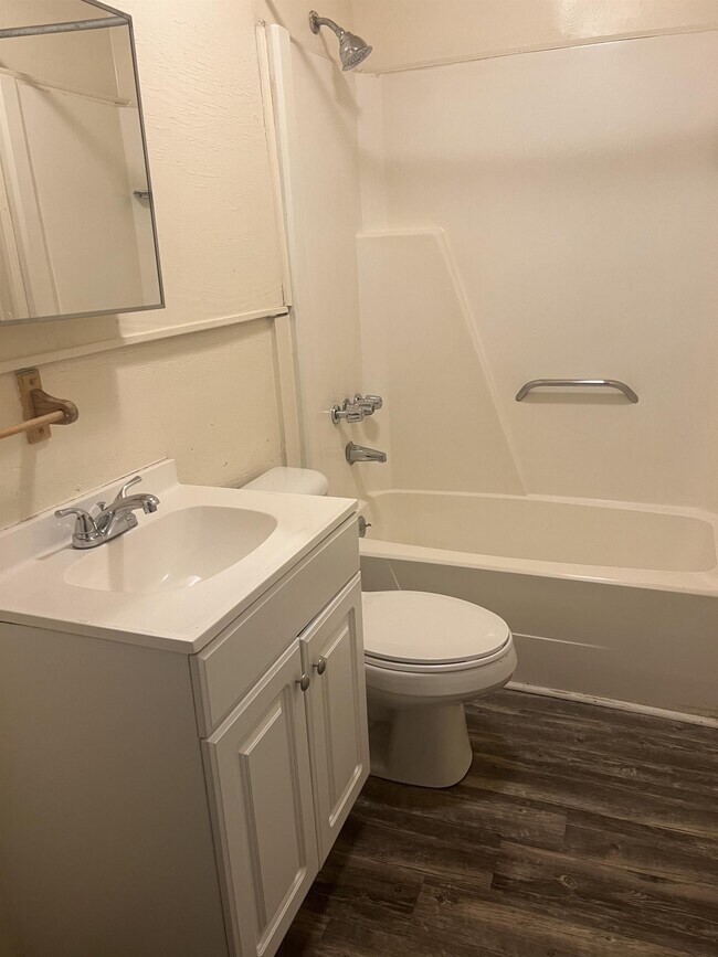 Foto del edificio - 2218 Ridgecrest Dr