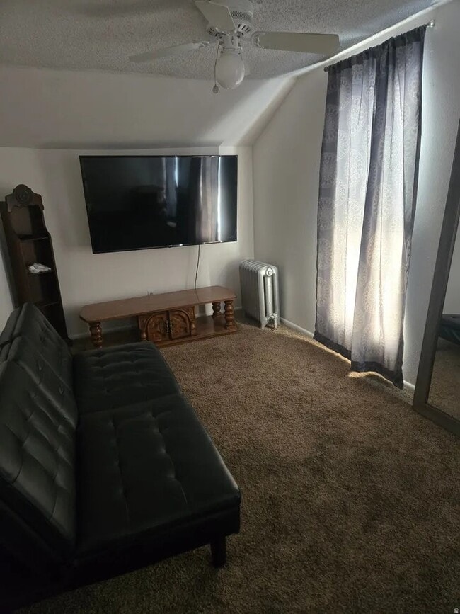 Building Photo - 82 200 N