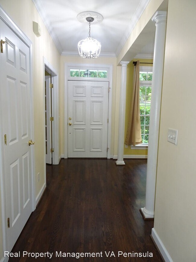 Building Photo - 4 br, 3.5 bath House - 118 Kempe Dr.
