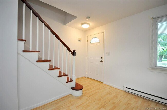 Building Photo - 121 Perry St