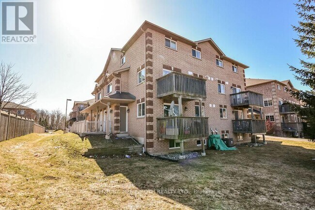 Photo du bâtiment - 87-87 Goodwin Dr