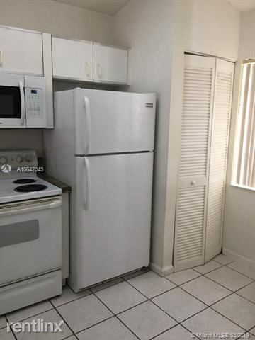 Building Photo - 2 br, 1 bath Apartment - BONITA VILLAS CONDO