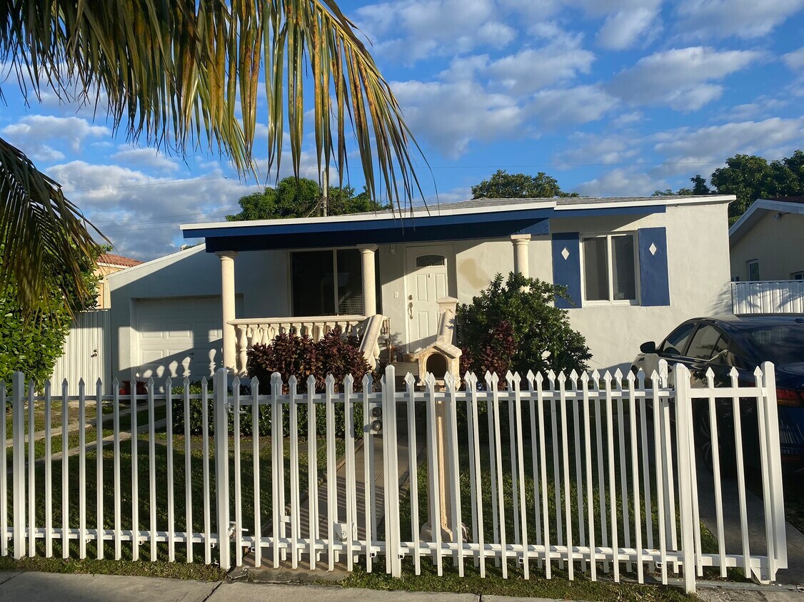 Primary Photo - 5700 SW 8th St