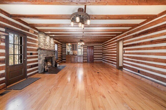 Building Photo - Gorgeous and Unique East Nashville Rental ...