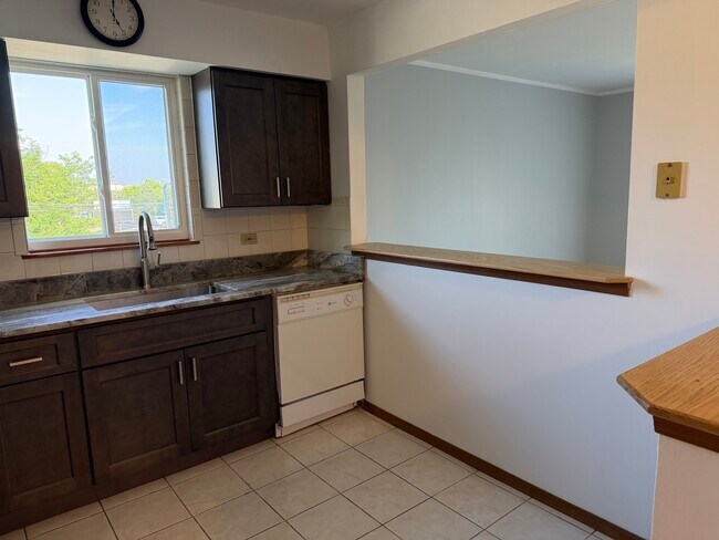 Foto del edificio - 1326 E 159th St