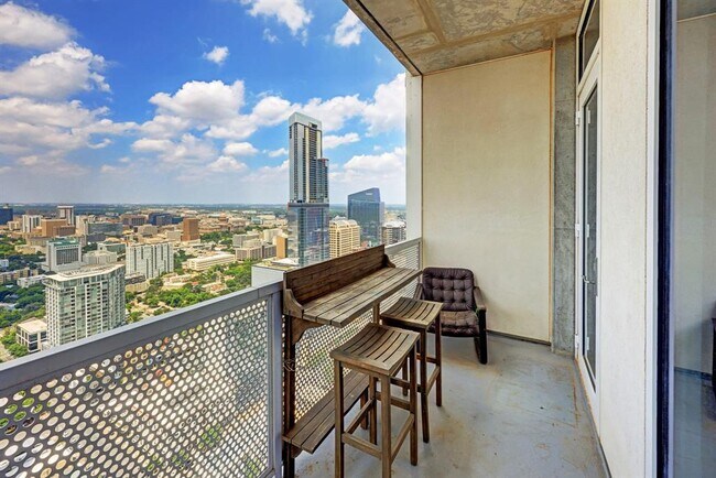 Foto del edificio - 301 West Ave