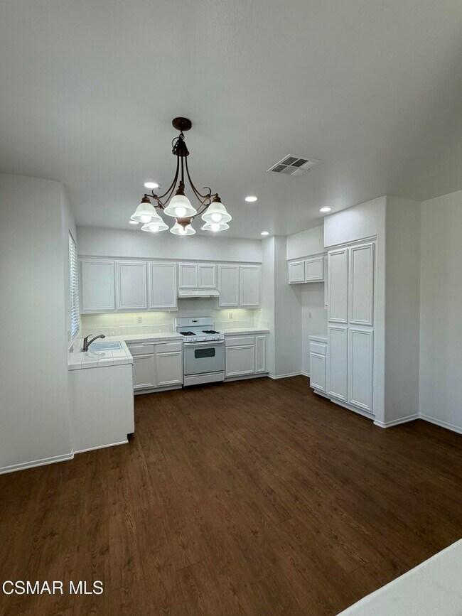 Foto del edificio - 1719 Watercrest Way