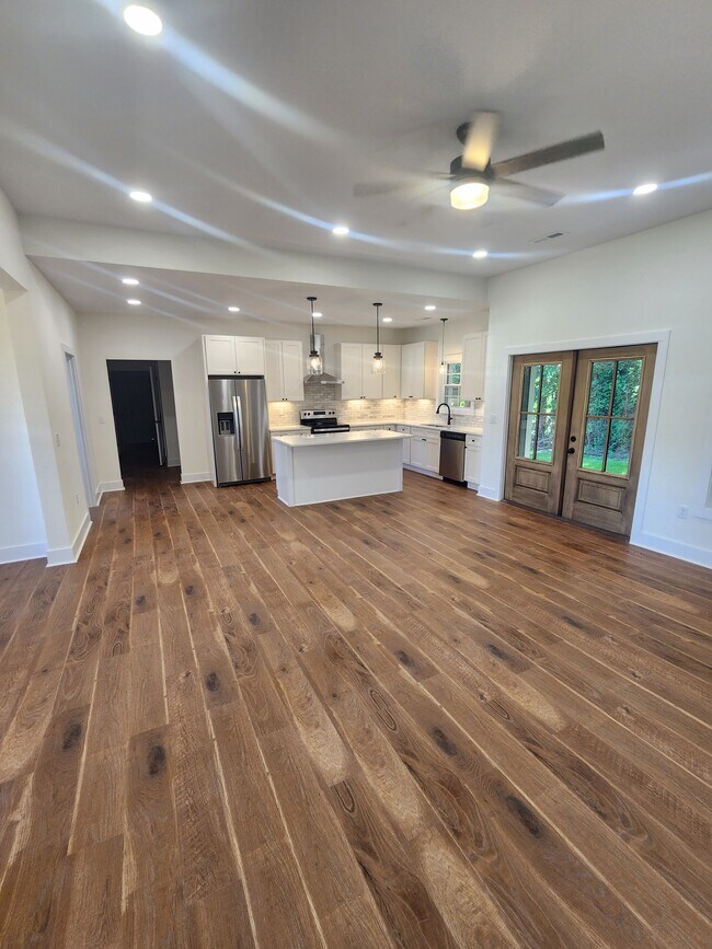 Building Photo - 526 Cottage Way