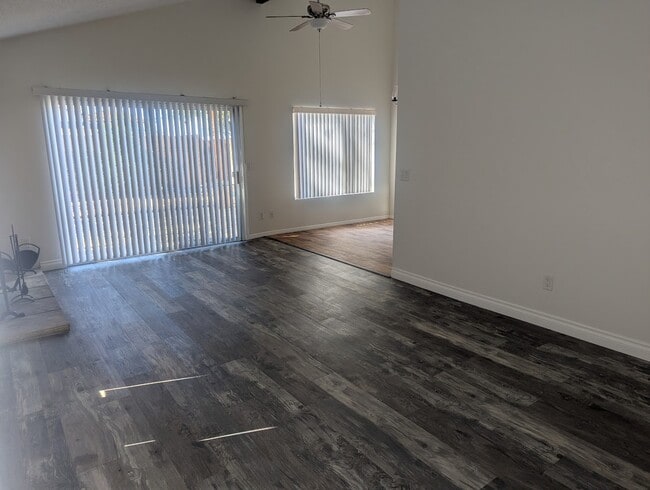 Living, dining area - 1015 Canal St