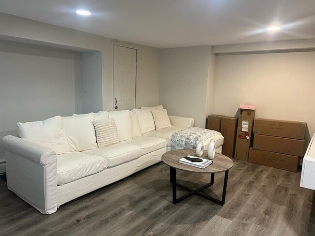 Foto del edificio - 83 Garibaldi Ave