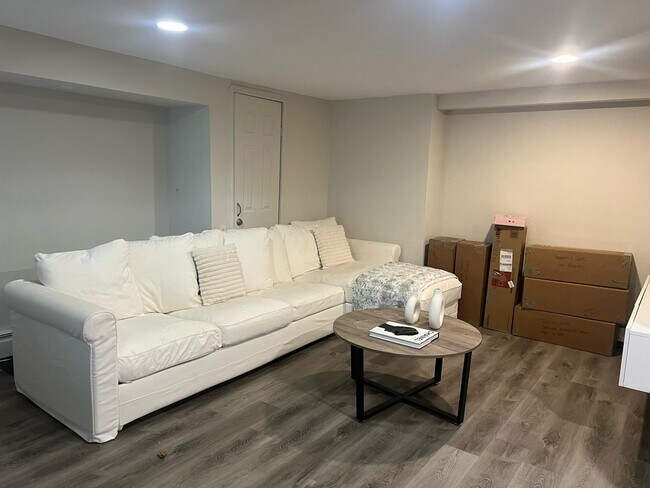 Building Photo - 83 Garibaldi Ave