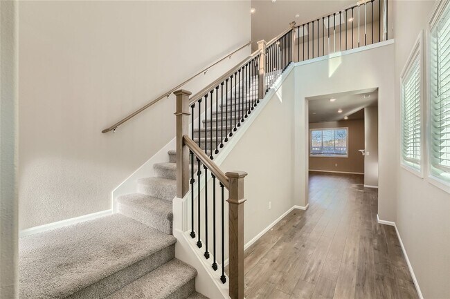 Foto del edificio - Stunning design and spacious floor plan nestled in the amazing Tahoma Ridge neighborhood.