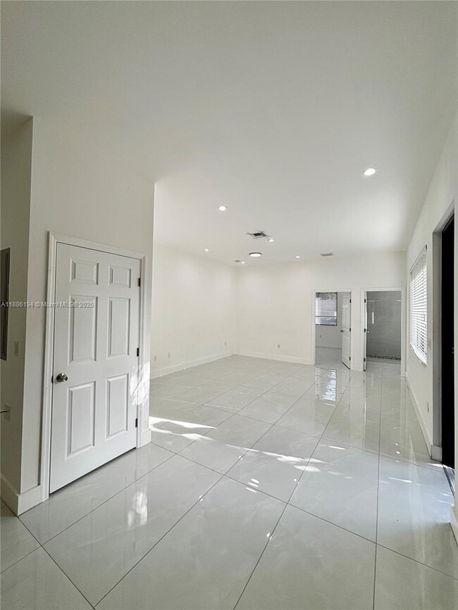 Building Photo - 5737 Cleveland St