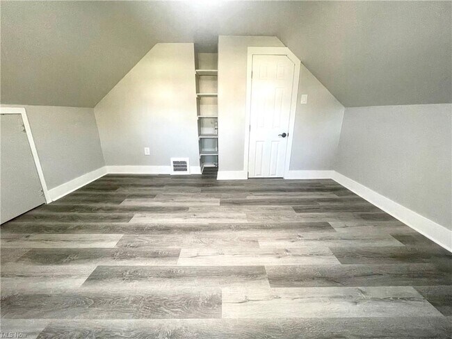 Foto del edificio - 4315 Forestwood Dr