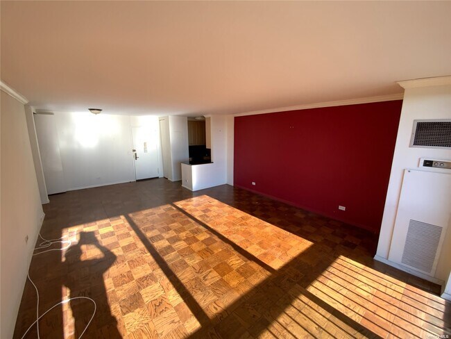 Foto del edificio - 26910 Grand Central Pkwy