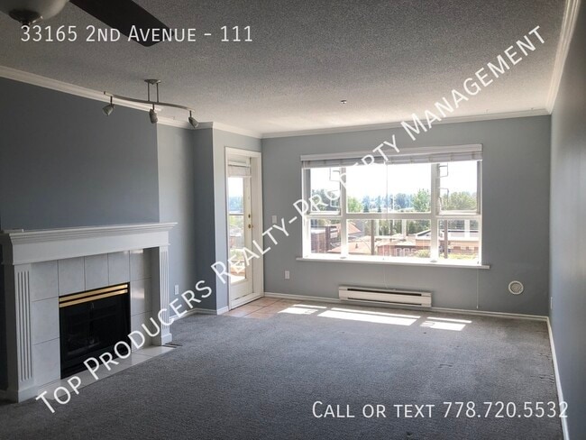 Building Photo - GREAT PRICE 3 BEDROOM APARTMENT