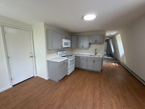 Building Photo - 682 Beech St