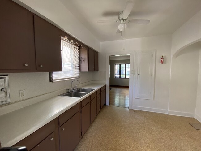 Foto del edificio - 3847 Revere Dr