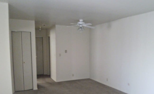 Building Photo - Colonial Crest Apartments
