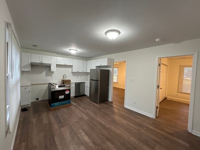 Building Photo - 605 Gladedale Ln