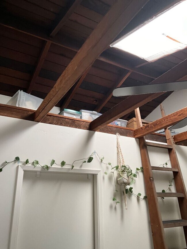 Foto del edificio - 1 bed, 1 bath - South Mission Hills neighborhood