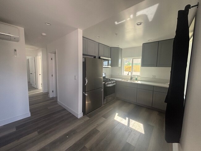 Foto del edificio - 3006 S Palm Grove Ave