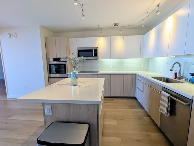 Building Photo - Sweeping Ocean Views at Symphony, 2 Bed, 2...