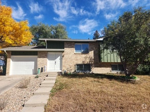 Building Photo - 605 Raemar Dr