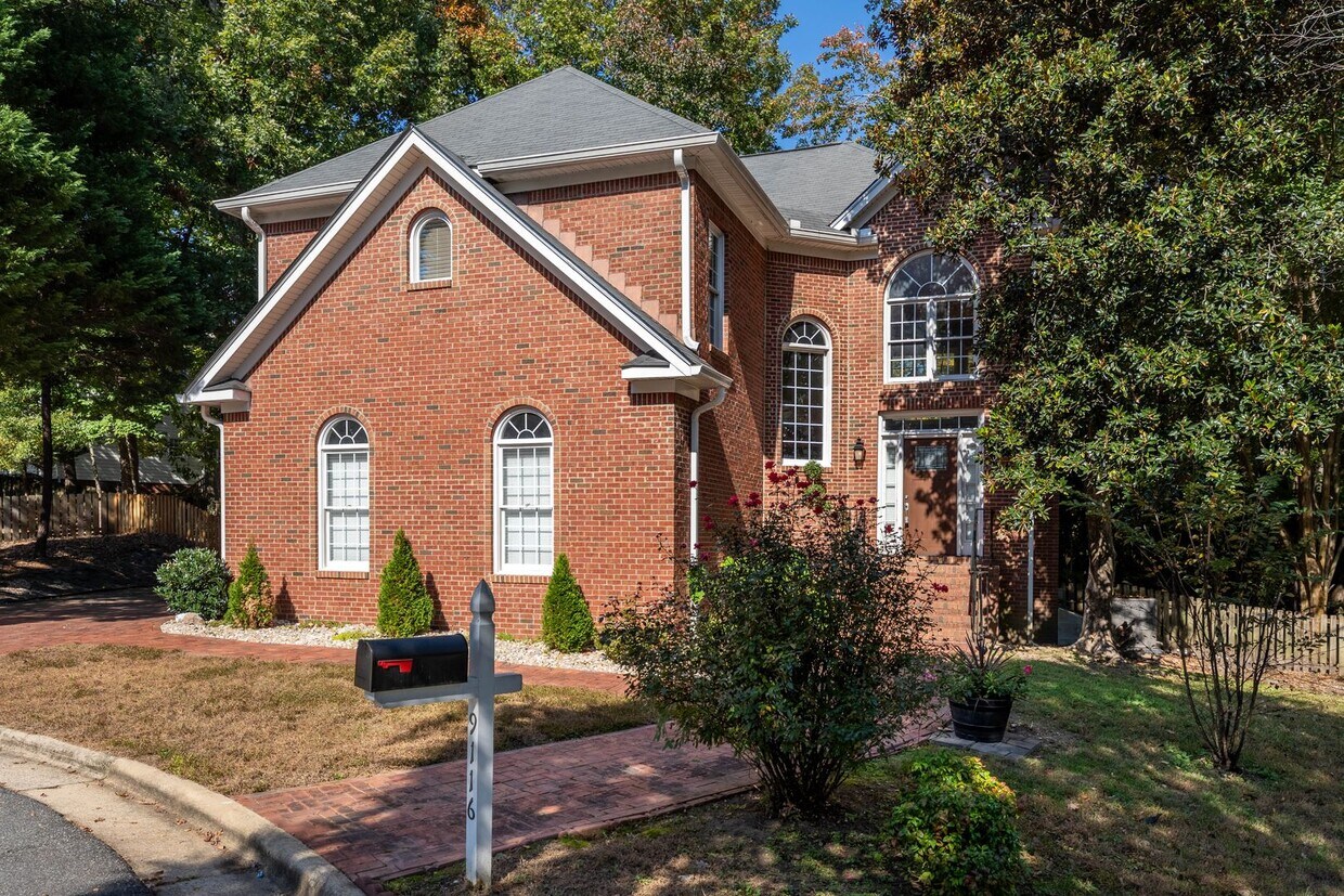 Primary Photo - Available Now! Charming 3 Bed, 2.5 Bath Ho...