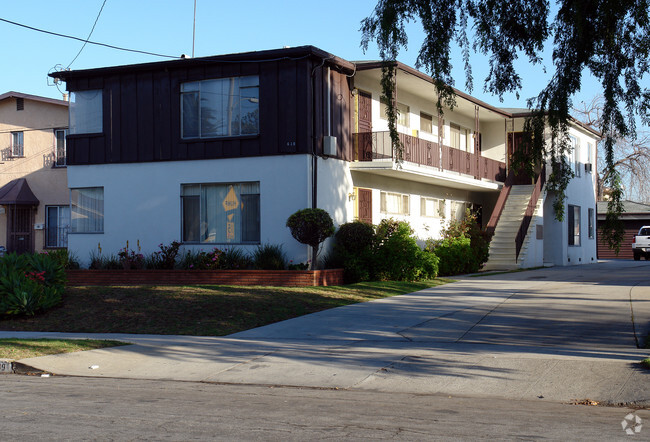 Building Photo - 639 E Queen St