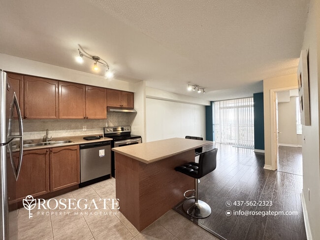 Building Photo - Bright 1-Bedroom Condo with Stunning City ...
