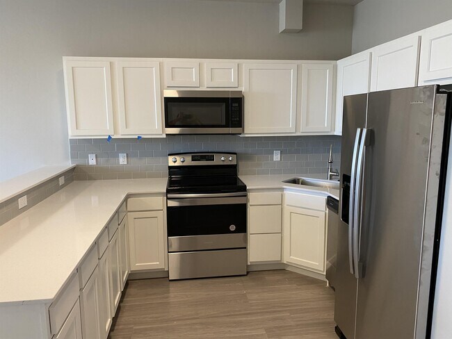 Foto del edificio - 4221 Lenity Living Ave