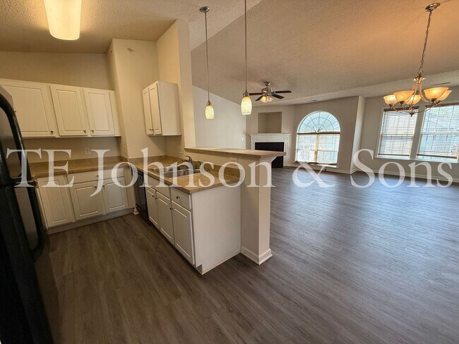 Foto del edificio - Lovely 2 Bedroom Condo Off Hwy 150