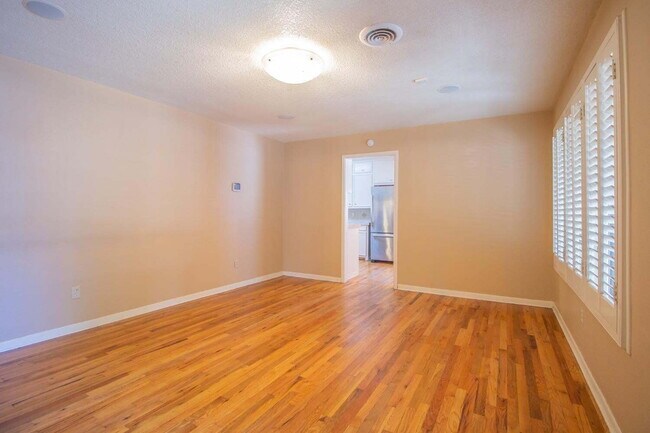 Building Photo - Inviting 3-Bedroom Home with Front Porch Available for Summer 2026 Pre-Lease