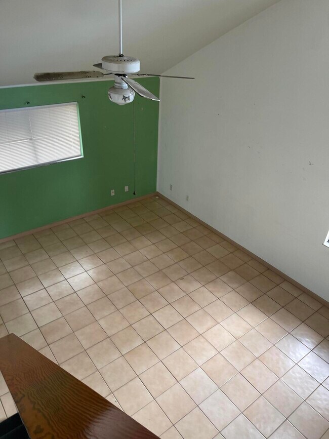 Building Photo - 5909 Hickory Dr