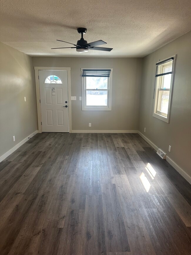 Sala de estar - 1126 68th St