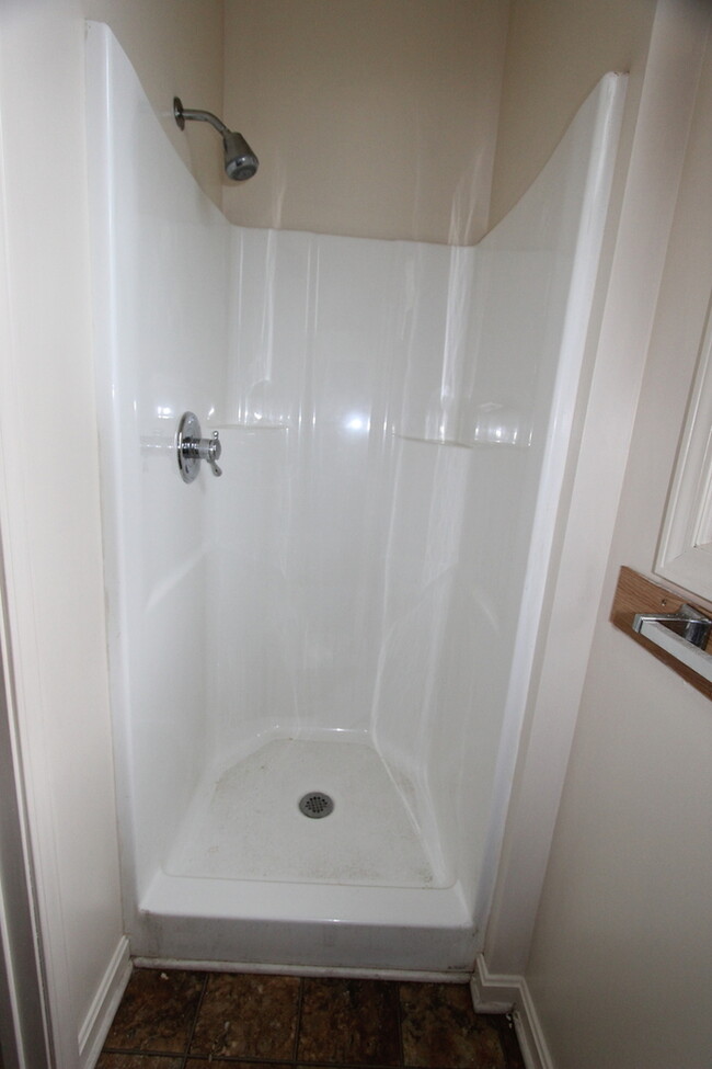 Building Photo - All Utilities Paid!!! 1 Bedroom Efficiency