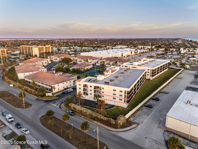 Building Photo - 121 Lancha Cir